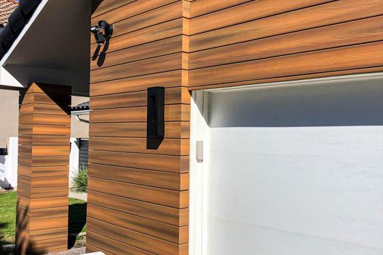 Garage door and roof support pole cladded in wood Fiberon with inlay lighting and motion sensing lights